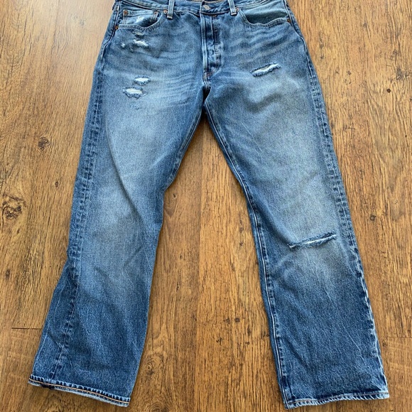Levi’s Distressed 501 Jeans - Picture 2 of 3